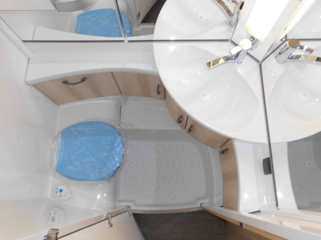 Ρυμουλκούμενο τροχόσπιτο Hobby De Luxe 490 KMF 2026 GARAGE AUTARK 1800kg.+++: φωτογραφία 15 Ρυμουλκούμενο τροχόσπιτο Hobby De Luxe 490 KMF 2026 GARAGE AUTARK 1800kg.+++: φωτογραφία 15