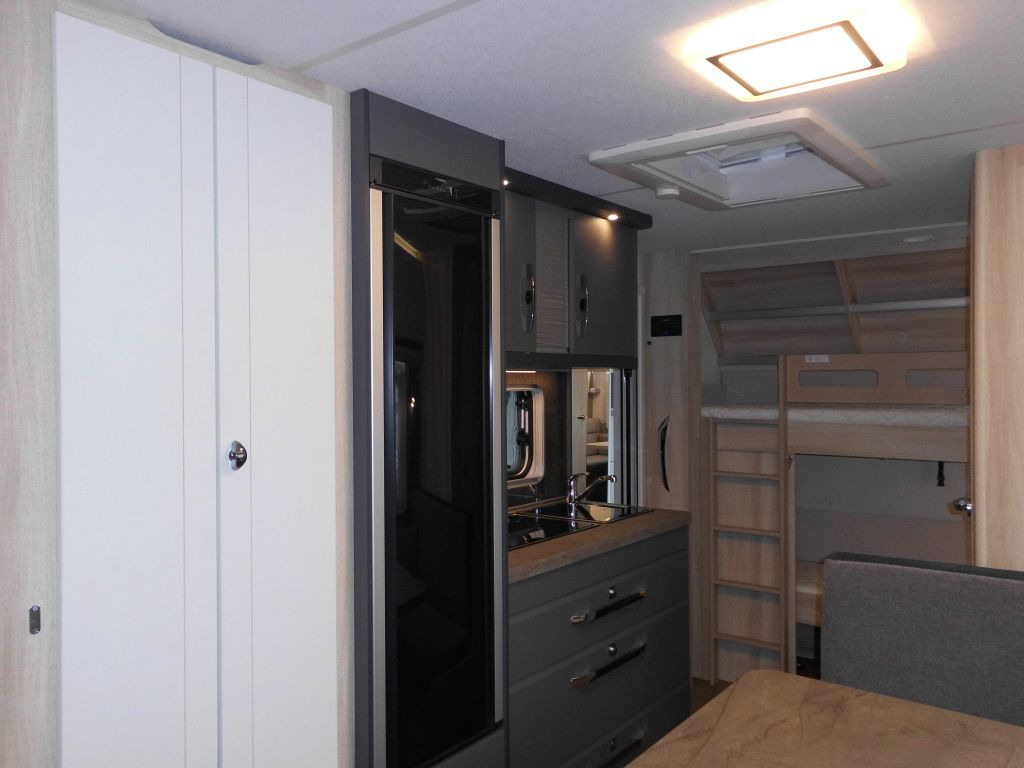 Ρυμουλκούμενο τροχόσπιτο Hobby De Luxe 490 KMF 2026 GARAGE AUTARK 1800kg.+++: φωτογραφία 12 Ρυμουλκούμενο τροχόσπιτο Hobby De Luxe 490 KMF 2026 GARAGE AUTARK 1800kg.+++: φωτογραφία 12