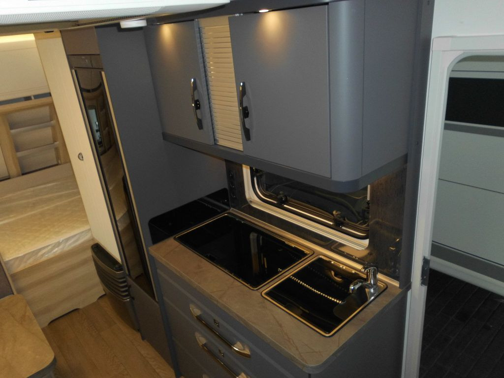 Ρυμουλκούμενο τροχόσπιτο Hobby De Luxe 490 KMF 2026 GARAGE AUTARK 1800kg.+++: φωτογραφία 9 Ρυμουλκούμενο τροχόσπιτο Hobby De Luxe 490 KMF 2026 GARAGE AUTARK 1800kg.+++: φωτογραφία 9