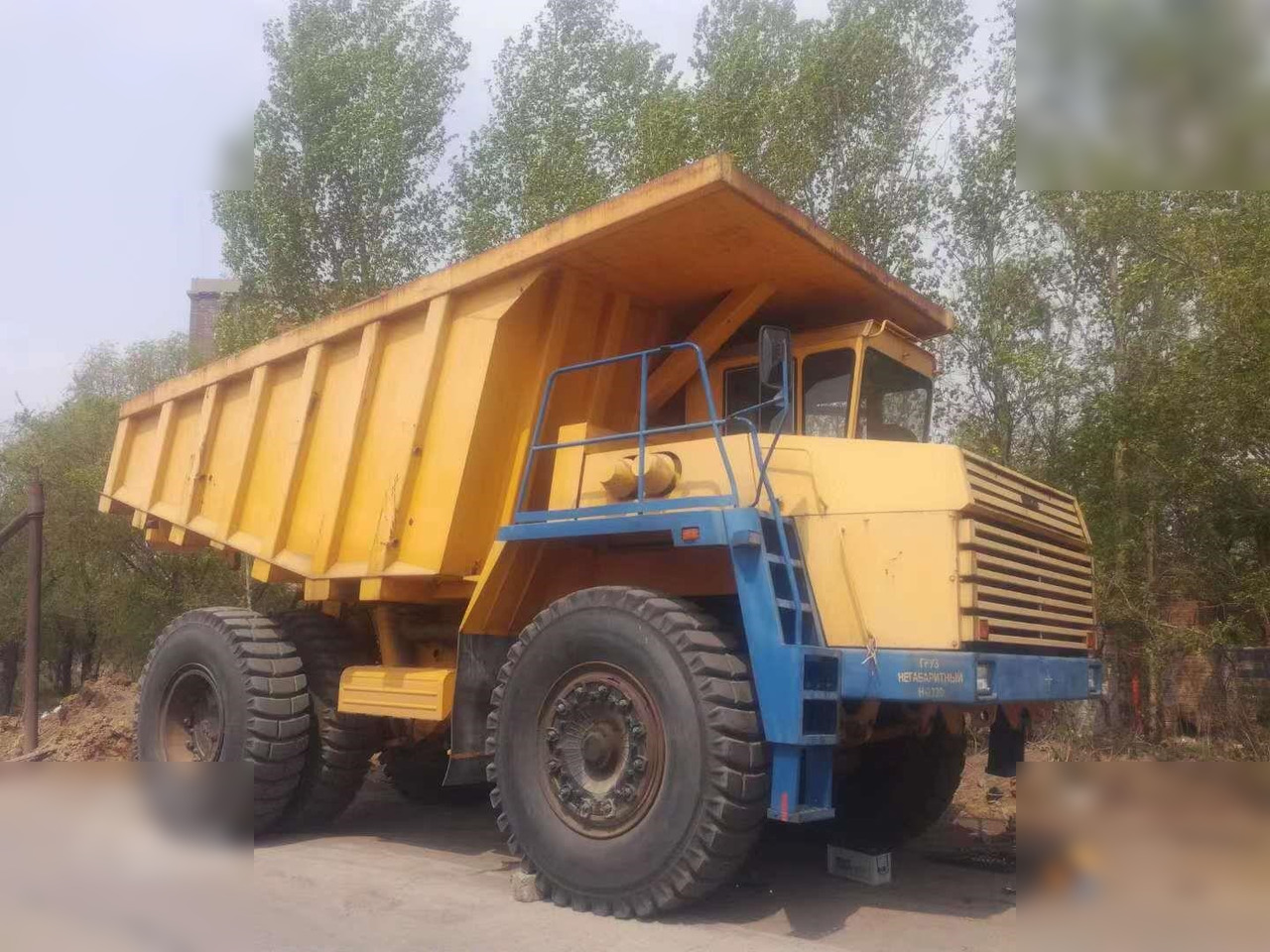 2000 BELAZ 75473 - Ανατρεπόμενο όχημα μεταφοράς λατομικών υλικών: φωτογραφία 2 2000 BELAZ 75473 - Ανατρεπόμενο όχημα μεταφοράς λατομικών υλικών: φωτογραφία 2