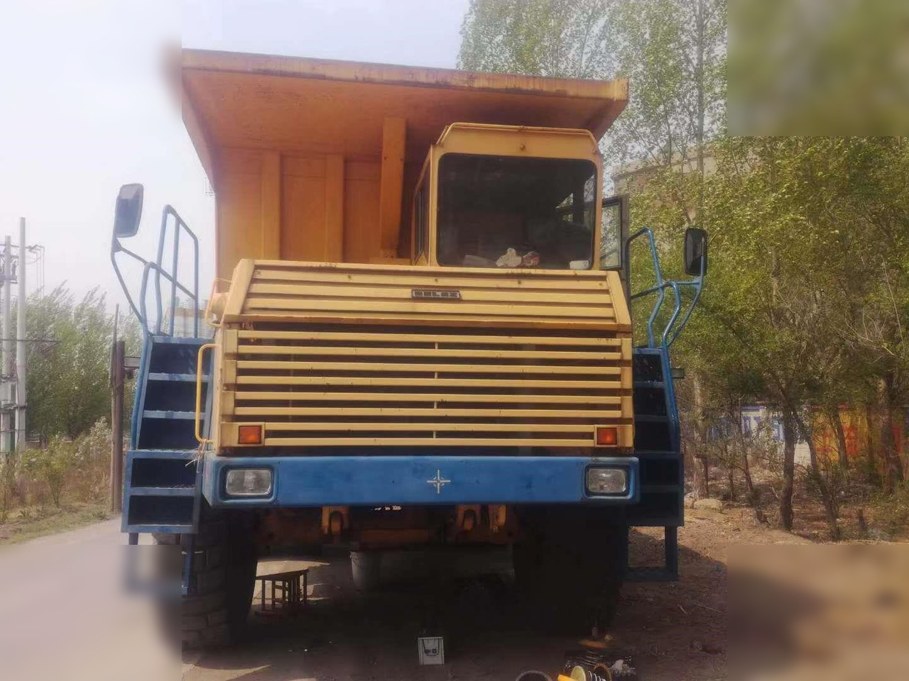 2000 BELAZ 75473 - Ανατρεπόμενο όχημα μεταφοράς λατομικών υλικών: φωτογραφία 4 2000 BELAZ 75473 - Ανατρεπόμενο όχημα μεταφοράς λατομικών υλικών: φωτογραφία 4