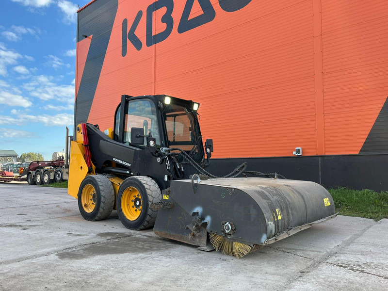 JCB 155 T4 BUCKET & BRUSH - Ελαστιχοφόρος φορτωτής: φωτογραφία 5 JCB 155 T4 BUCKET & BRUSH - Ελαστιχοφόρος φορτωτής: φωτογραφία 5