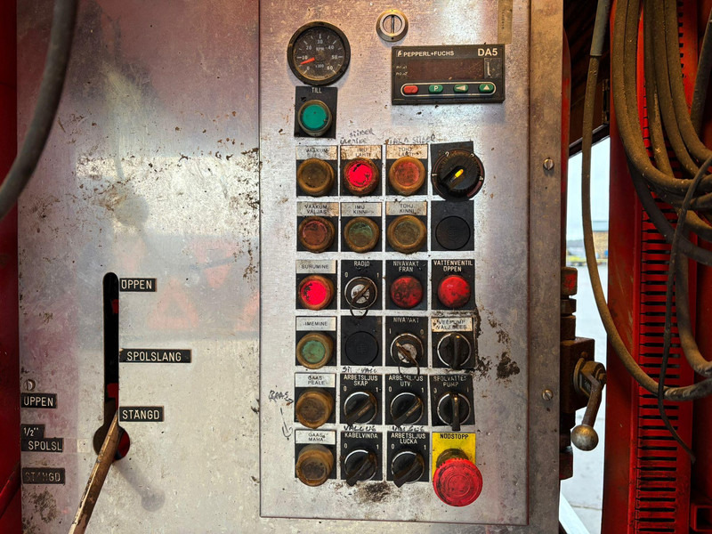 Όχημα εκκένωσης βόθρων Scania P 124 6x2*4 KORP&SON / TANK 8000 l / VACUUM Wittig RFW260 / PRESSURE Uraca DK716 140 bar / 400 l/min: φωτογραφία 15 Όχημα εκκένωσης βόθρων Scania P 124 6x2*4 KORP&SON / TANK 8000 l / VACUUM Wittig RFW260 / PRESSURE Uraca DK716 140 bar / 400 l/min: φωτογραφία 15