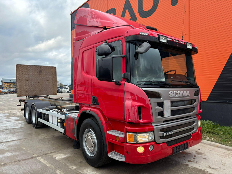 Scania P 440 6x2 RETARDER / CHASSIS L=7741 mm - Φορτηγό μεταφοράς εμπορευματοκιβωτίων/ Κινητό αμάξωμα: φωτογραφία 4 Scania P 440 6x2 RETARDER / CHASSIS L=7741 mm - Φορτηγό μεταφοράς εμπορευματοκιβωτίων/ Κινητό αμάξωμα: φωτογραφία 4