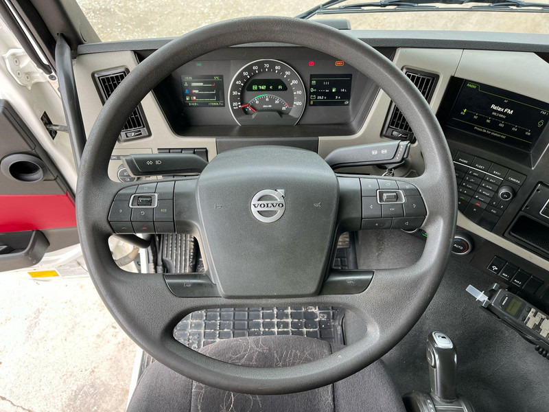 Φορτηγό ανατρεπόμενο, Φορτηγό με γερανό Volvo FM 410 6x2*4 HMF 1120-K4 / TIPPER BOX L=5573 mm: φωτογραφία 18