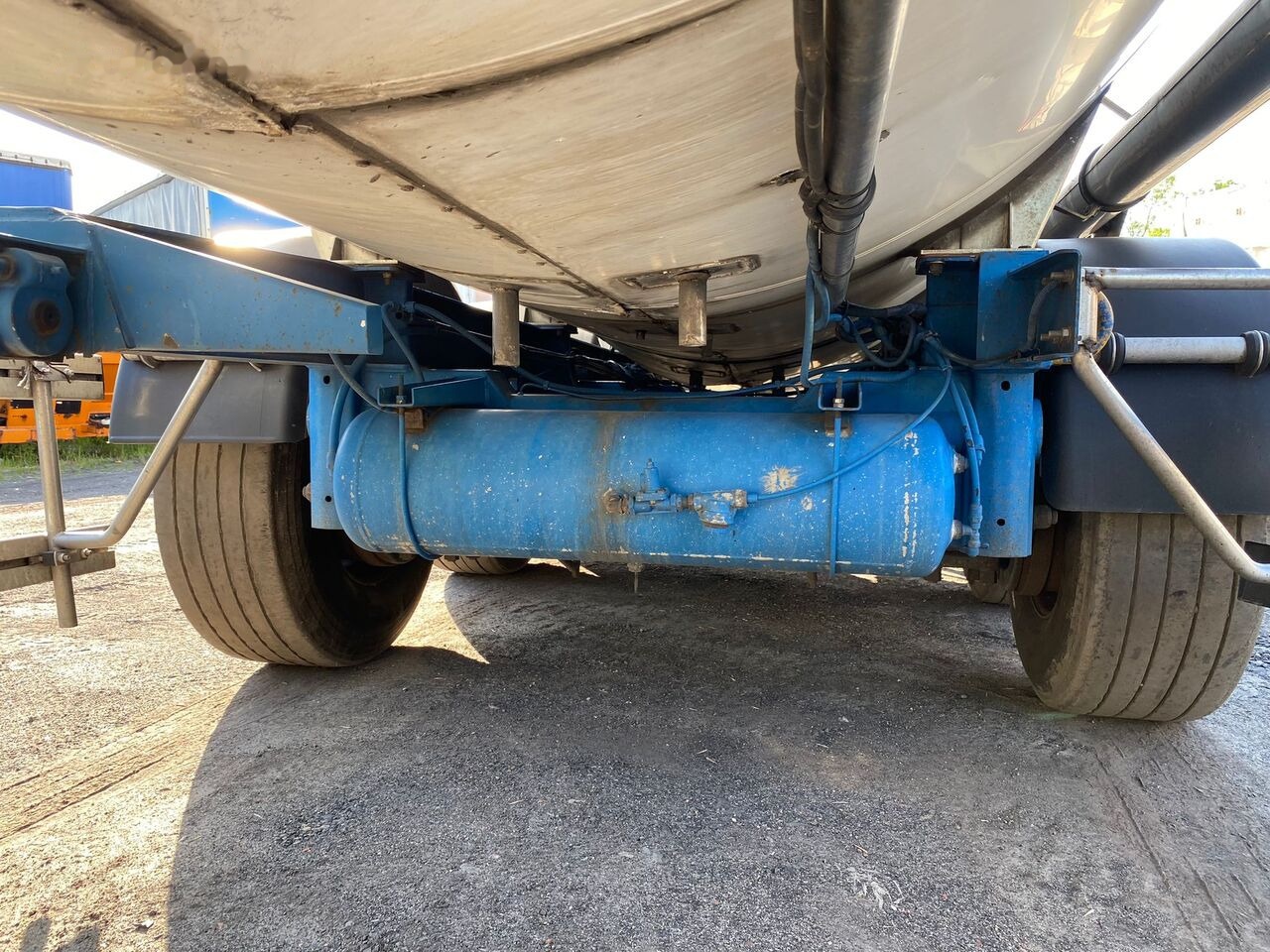 Επικαθήμενο βυτίο για τη μεταφορά χημικών ουσιών Magyar: φωτογραφία 9 Επικαθήμενο βυτίο για τη μεταφορά χημικών ουσιών Magyar: φωτογραφία 9