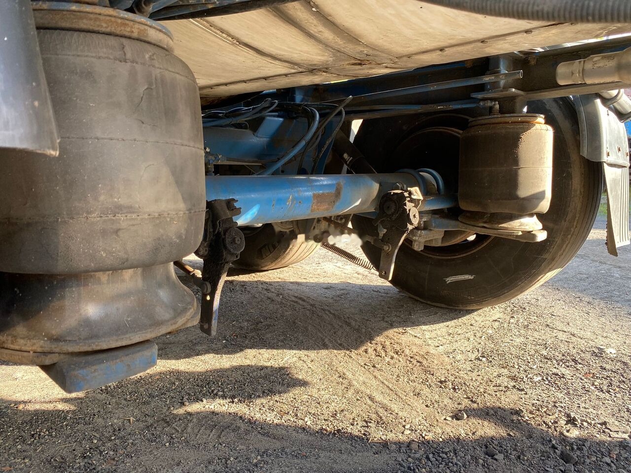 Επικαθήμενο βυτίο για τη μεταφορά χημικών ουσιών Magyar: φωτογραφία 14 Επικαθήμενο βυτίο για τη μεταφορά χημικών ουσιών Magyar: φωτογραφία 14