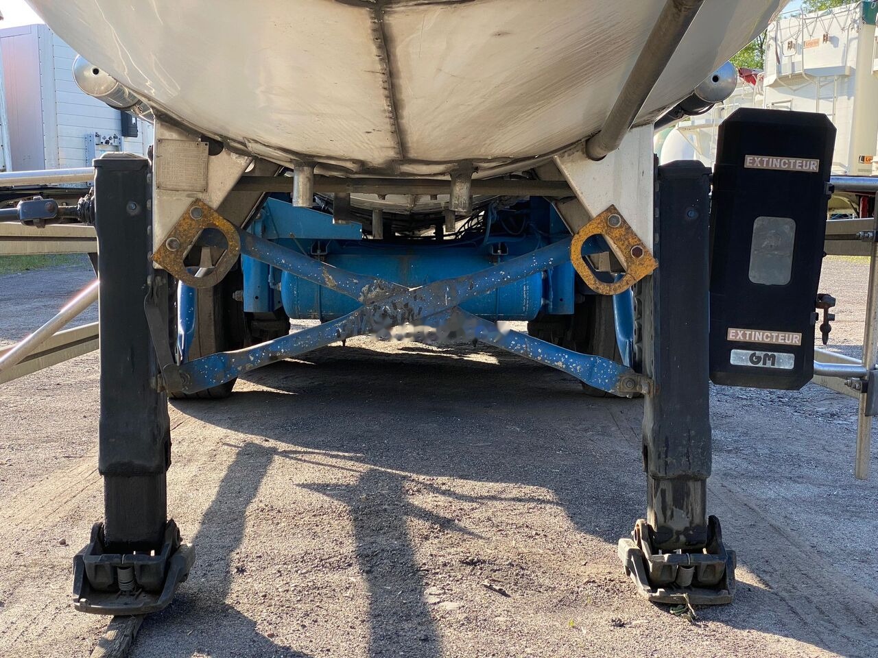 Επικαθήμενο βυτίο για τη μεταφορά χημικών ουσιών Magyar: φωτογραφία 8 Επικαθήμενο βυτίο για τη μεταφορά χημικών ουσιών Magyar: φωτογραφία 8