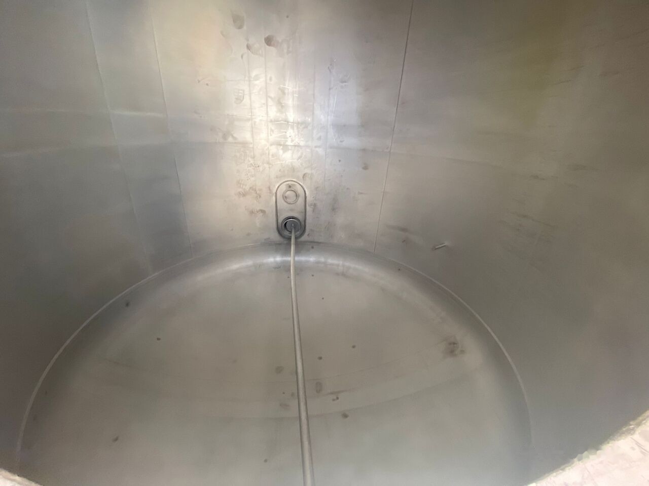 Επικαθήμενο βυτίο για τη μεταφορά χημικών ουσιών Magyar: φωτογραφία 15 Επικαθήμενο βυτίο για τη μεταφορά χημικών ουσιών Magyar: φωτογραφία 15