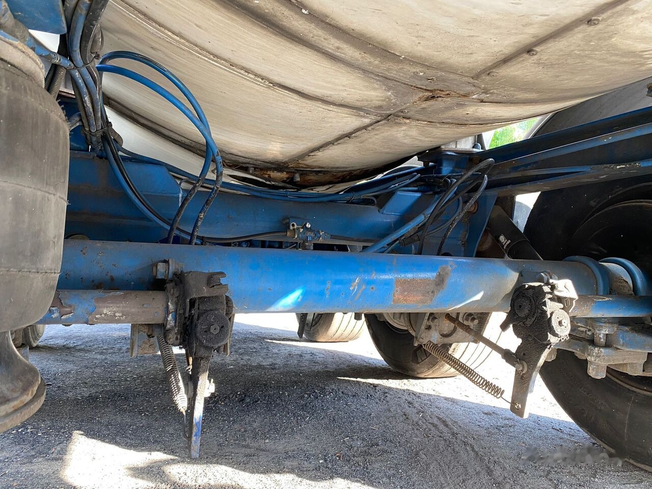 Επικαθήμενο βυτίο για τη μεταφορά χημικών ουσιών Magyar: φωτογραφία 13 Επικαθήμενο βυτίο για τη μεταφορά χημικών ουσιών Magyar: φωτογραφία 13