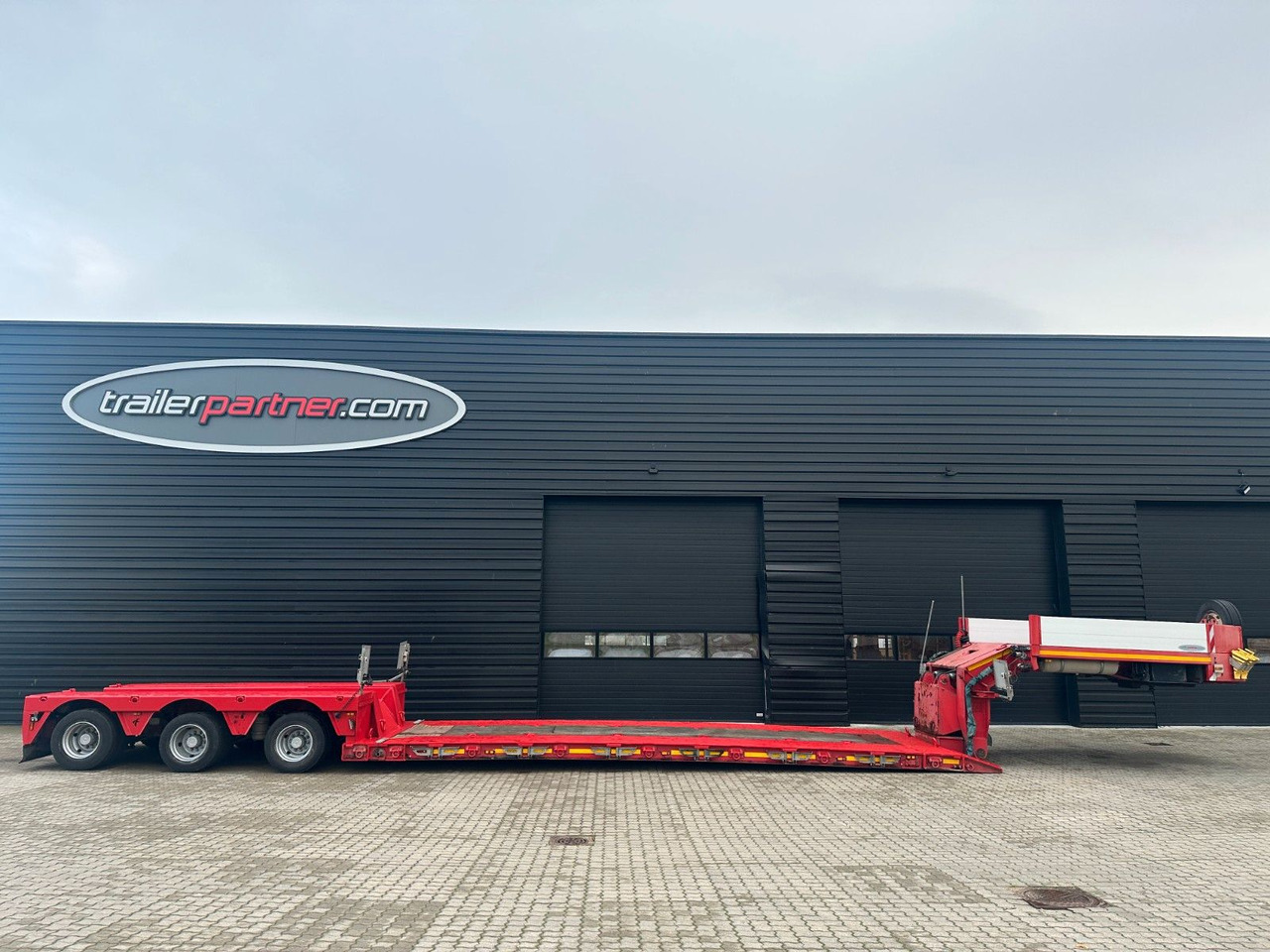 Faymonville 3 achs Tiefbett 300 mm Faymonville Megamax 3 achs Tiefbett 300 mm - Επικαθήμενο με χαμηλό δάπεδο: φωτογραφία 1 Faymonville 3 achs Tiefbett 300 mm Faymonville Megamax 3 achs Tiefbett 300 mm - Επικαθήμενο με χαμηλό δάπεδο: φωτογραφία 1