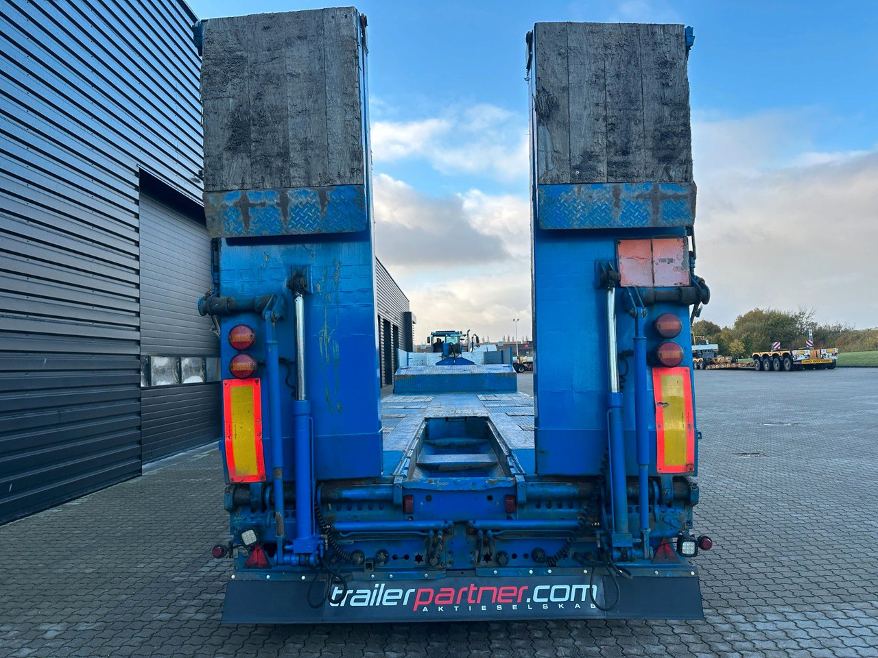 Επικαθήμενο με χαμηλό δάπεδο Goldhofer 4 achs tieflader / rampen / 4 x zwangsgelenkt: φωτογραφία 12 Επικαθήμενο με χαμηλό δάπεδο Goldhofer 4 achs tieflader / rampen / 4 x zwangsgelenkt: φωτογραφία 12