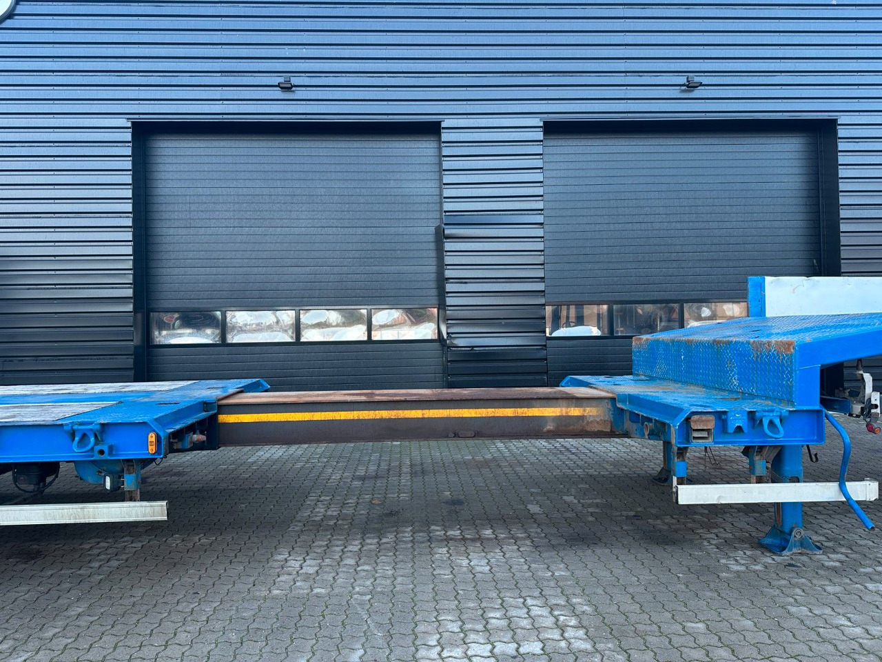 Επικαθήμενο με χαμηλό δάπεδο Goldhofer 4 achs tieflader / rampen / 4 x zwangsgelenkt: φωτογραφία 10 Επικαθήμενο με χαμηλό δάπεδο Goldhofer 4 achs tieflader / rampen / 4 x zwangsgelenkt: φωτογραφία 10