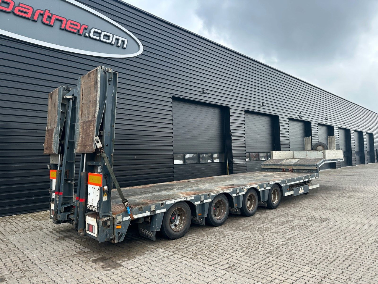 Nooteboom 4 achs Tieflader / Rampen / Ausziehbar - Επικαθήμενο με χαμηλό δάπεδο: φωτογραφία 2 Nooteboom 4 achs Tieflader / Rampen / Ausziehbar - Επικαθήμενο με χαμηλό δάπεδο: φωτογραφία 2