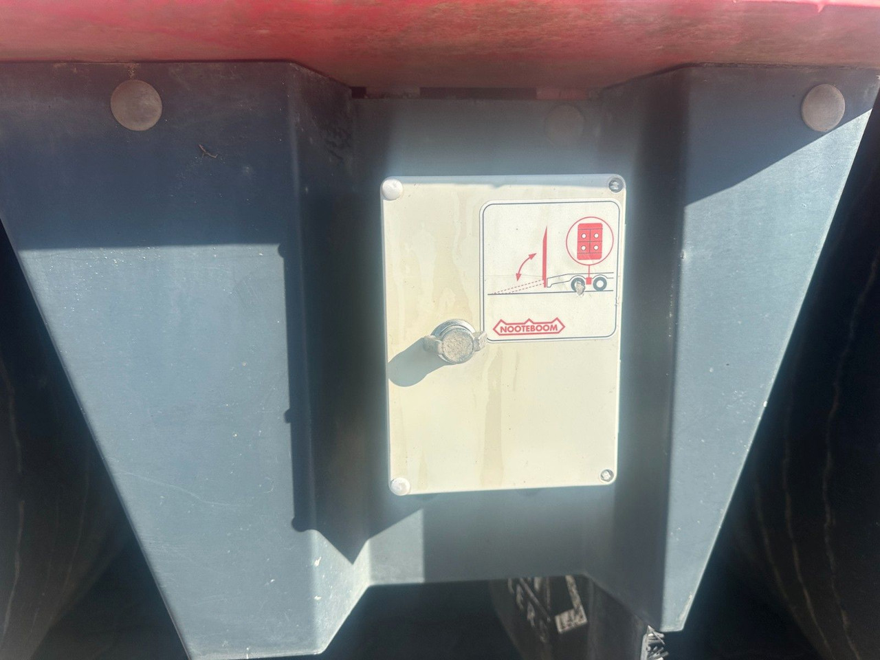 Nooteboom 4 achs anhänger / Doppelt rampen - Ρυμούλκα με χαμηλό δάπεδο: φωτογραφία 5 Nooteboom 4 achs anhänger / Doppelt rampen - Ρυμούλκα με χαμηλό δάπεδο: φωτογραφία 5