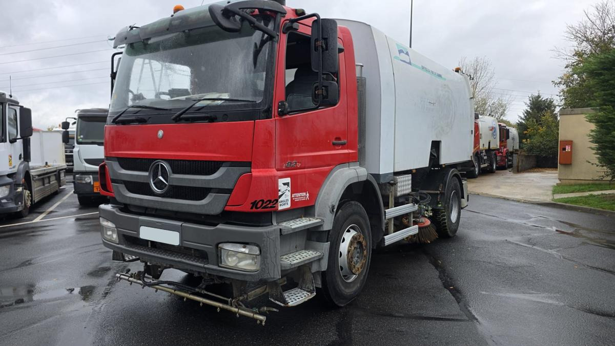 Mercedes Axor 1829 KO - Σάρωθρο δρόμων: φωτογραφία 1 Mercedes Axor 1829 KO - Σάρωθρο δρόμων: φωτογραφία 1