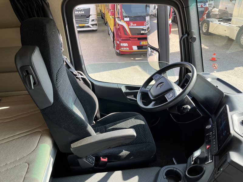 Mercedes-Benz Actros 2124 / 2023 / 18 Ton / 76 dkm / Box / Laadklep - Φορτηγό κόφα: φωτογραφία 3 Mercedes-Benz Actros 2124 / 2023 / 18 Ton / 76 dkm / Box / Laadklep - Φορτηγό κόφα: φωτογραφία 3