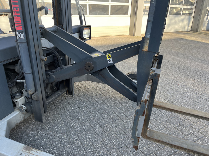 Moffett M4 20.1 / 547 Hours / 2020 / Schaarlift / Kooiaap / Meeneem heftruck - Πετρελαιοκίνητο περονοφόρο: φωτογραφία 3 Moffett M4 20.1 / 547 Hours / 2020 / Schaarlift / Kooiaap / Meeneem heftruck - Πετρελαιοκίνητο περονοφόρο: φωτογραφία 3