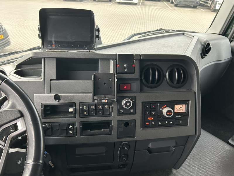 Renault T 380 Comfort / 820 dkm / Curtainside / Loadlift / APK TUV 02-26 - Φορτηγό μουσαμάς: φωτογραφία 5 Renault T 380 Comfort / 820 dkm / Curtainside / Loadlift / APK TUV 02-26 - Φορτηγό μουσαμάς: φωτογραφία 5
