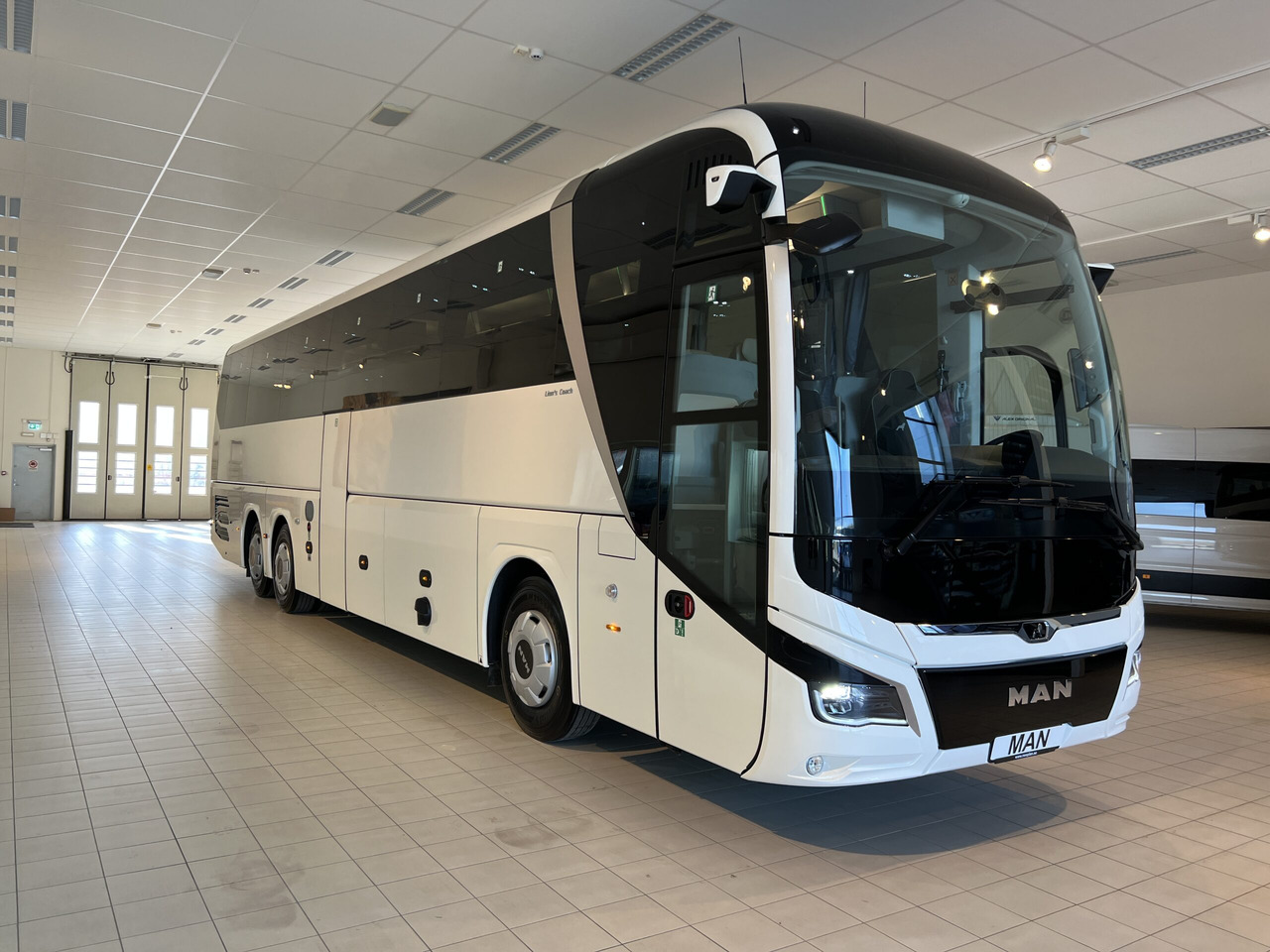 MAN Lions Coach R09 Euro 6E (Dark Edition) - Πούλμαν: φωτογραφία 2 MAN Lions Coach R09 Euro 6E (Dark Edition) - Πούλμαν: φωτογραφία 2