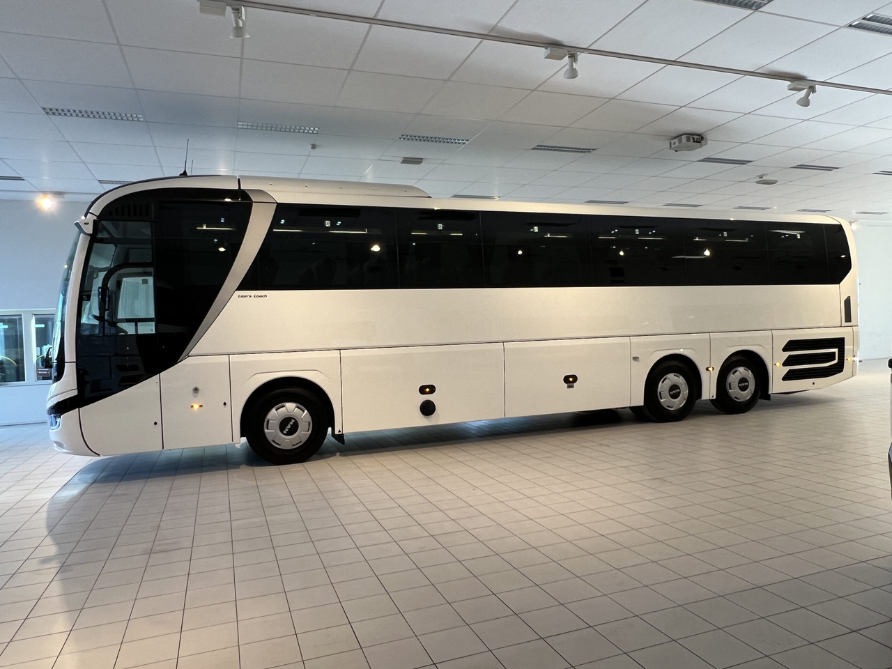MAN Lions Coach R09 Euro 6E (Dark Edition) - Πούλμαν: φωτογραφία 4 MAN Lions Coach R09 Euro 6E (Dark Edition) - Πούλμαν: φωτογραφία 4