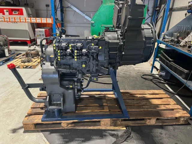 Komatsu Grader GD825A-2 WA500-6 - Κιβώτιο ταχυτήτων: φωτογραφία 2 Komatsu Grader GD825A-2 WA500-6 - Κιβώτιο ταχυτήτων: φωτογραφία 2