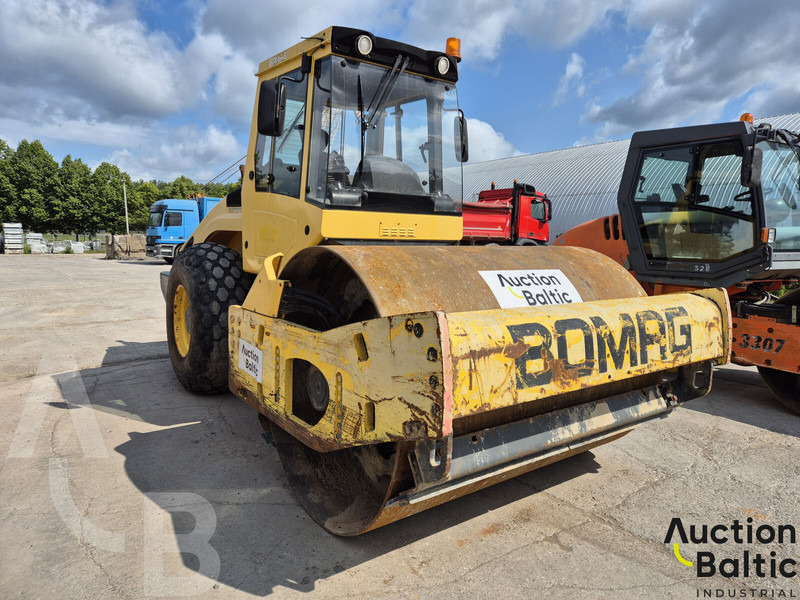 Bomag BW 211 D-4 - Οδοστρωτήρας: φωτογραφία 1 Bomag BW 211 D-4 - Οδοστρωτήρας: φωτογραφία 1