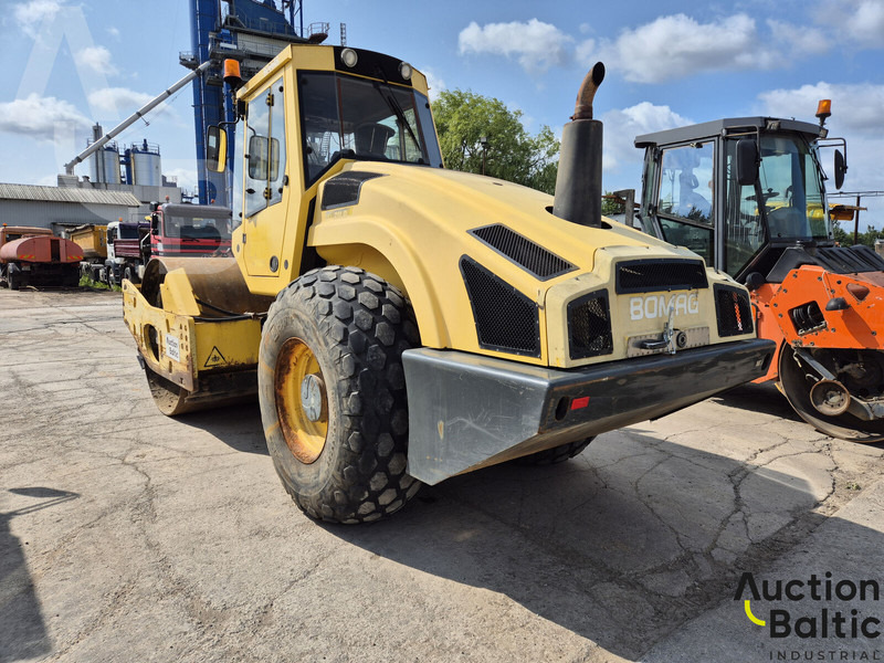 Bomag BW 211 D-4 - Οδοστρωτήρας: φωτογραφία 5 Bomag BW 211 D-4 - Οδοστρωτήρας: φωτογραφία 5