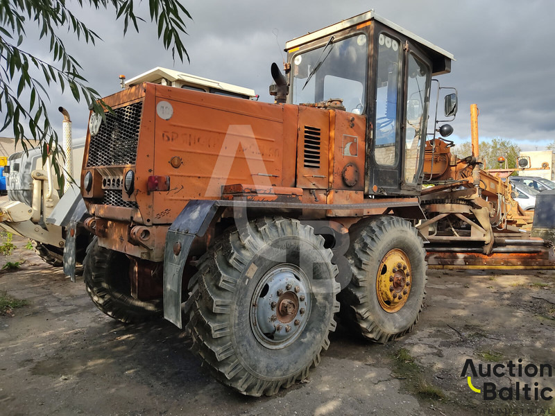 Brianskij Arsenal GS-14.02 - Γκρέιντερ: φωτογραφία 4 Brianskij Arsenal GS-14.02 - Γκρέιντερ: φωτογραφία 4