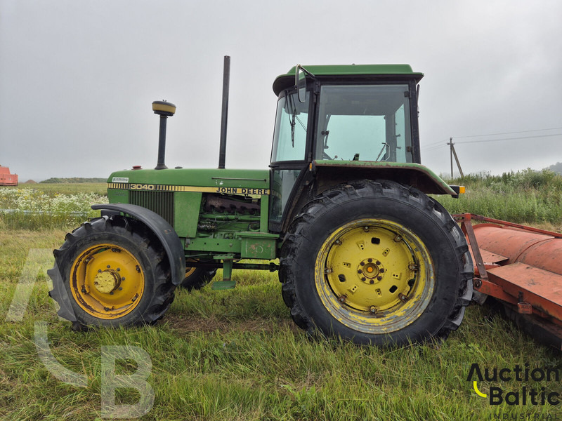 John Deere MFWD - Τρακτέρ: φωτογραφία 3 John Deere MFWD - Τρακτέρ: φωτογραφία 3