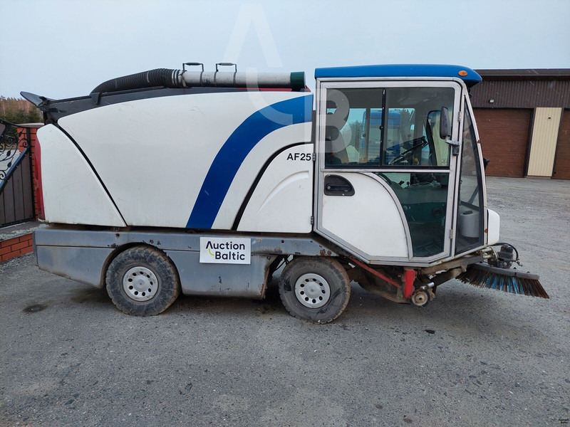 Johnston 142A 101T - Σάρωθρο δρόμων: φωτογραφία 4 Johnston 142A 101T - Σάρωθρο δρόμων: φωτογραφία 4