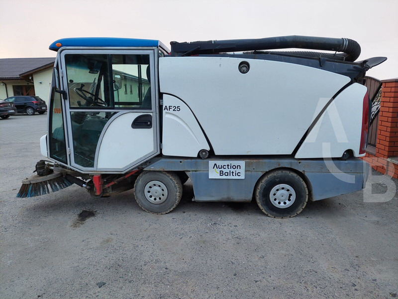 Johnston 142A 101T - Σάρωθρο δρόμων: φωτογραφία 2 Johnston 142A 101T - Σάρωθρο δρόμων: φωτογραφία 2