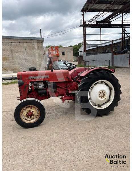 MCCORMICK International Farmall D-324 - Τρακτέρ: φωτογραφία 2 MCCORMICK International Farmall D-324 - Τρακτέρ: φωτογραφία 2