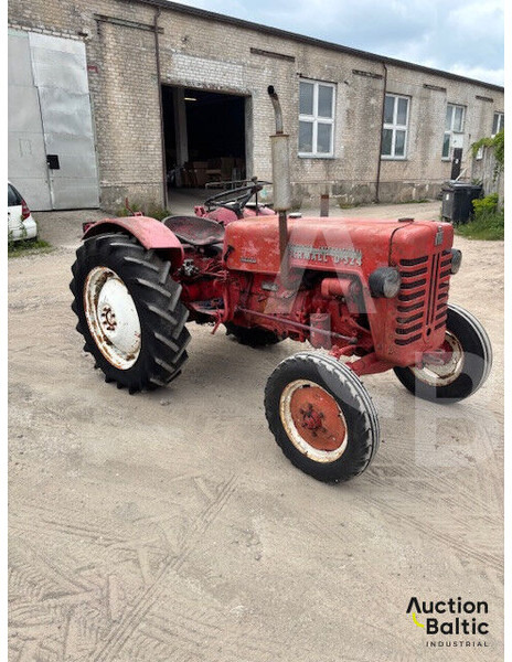 MCCORMICK International Farmall D-324 - Τρακτέρ: φωτογραφία 1 MCCORMICK International Farmall D-324 - Τρακτέρ: φωτογραφία 1