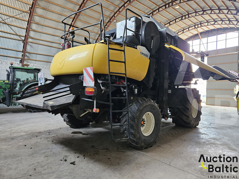 New Holland CR 9080 - Θεριζοαλωνιστική μηχανή: φωτογραφία 4 New Holland CR 9080 - Θεριζοαλωνιστική μηχανή: φωτογραφία 4