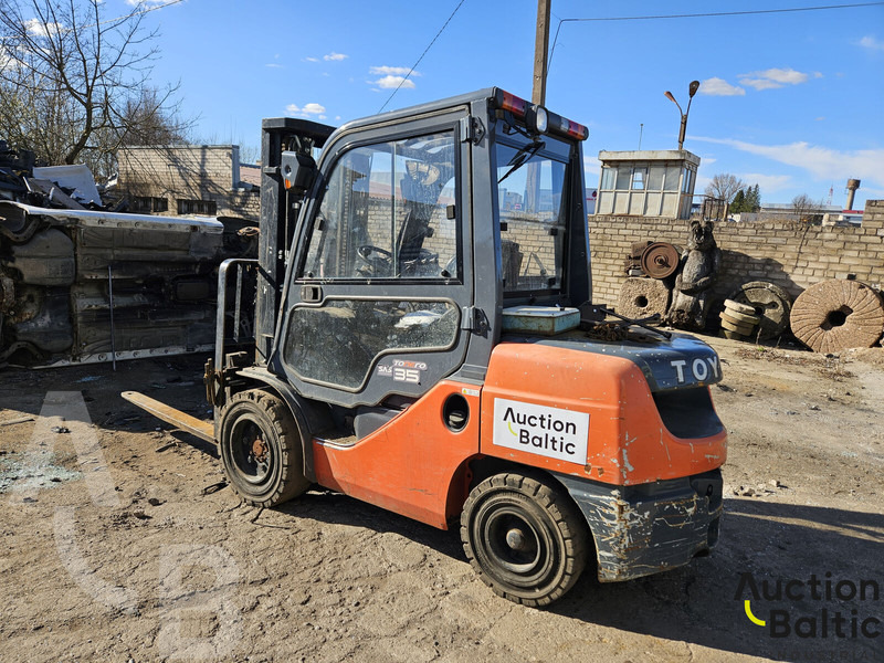 Toyota E 811 - Πετρελαιοκίνητο περονοφόρο: φωτογραφία 4 Toyota E 811 - Πετρελαιοκίνητο περονοφόρο: φωτογραφία 4