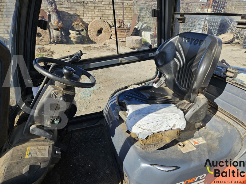 Toyota E 811 - Πετρελαιοκίνητο περονοφόρο: φωτογραφία 5 Toyota E 811 - Πετρελαιοκίνητο περονοφόρο: φωτογραφία 5