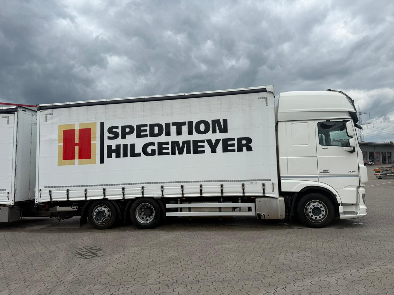 DAF XF 480 FAN LowDeck 6x2 Jumbo Inklusive Anhänger - Φορτηγό μουσαμάς, Τρέιλερ κουρτίνα: φωτογραφία 2 DAF XF 480 FAN LowDeck 6x2 Jumbo Inklusive Anhänger - Φορτηγό μουσαμάς, Τρέιλερ κουρτίνα: φωτογραφία 2