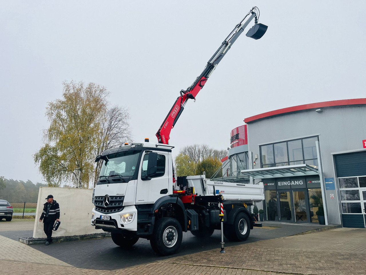 Mercedes-Benz Arocs 1835 4x4 Meiller Fassi F135 Kran Kipper - Φορτηγό ανατρεπόμενο, Φορτηγό με γερανό: φωτογραφία 3 Mercedes-Benz Arocs 1835 4x4 Meiller Fassi F135 Kran Kipper - Φορτηγό ανατρεπόμενο, Φορτηγό με γερανό: φωτογραφία 3