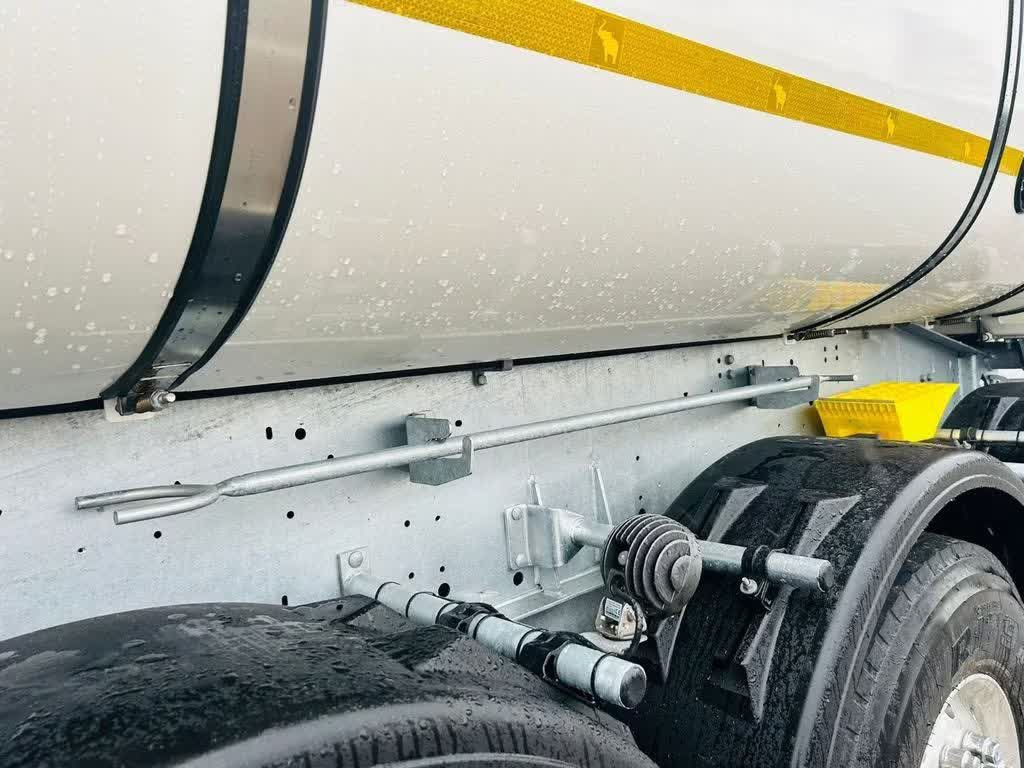 Schmitz Cargobull Thermomulde 24m³  isoliert elektrisches Verdeck - Επικαθήμενο ανατρεπόμενο: φωτογραφία 4 Schmitz Cargobull Thermomulde 24m³  isoliert elektrisches Verdeck - Επικαθήμενο ανατρεπόμενο: φωτογραφία 4