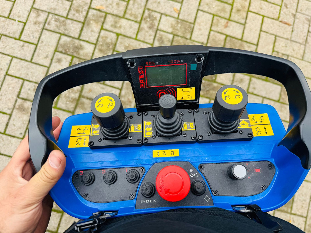 Volvo FH 500 8x4 Kran F820 RA2.27 Jib & Winde Sofort - Τράκτορας: φωτογραφία 4 Volvo FH 500 8x4 Kran F820 RA2.27 Jib & Winde Sofort - Τράκτορας: φωτογραφία 4