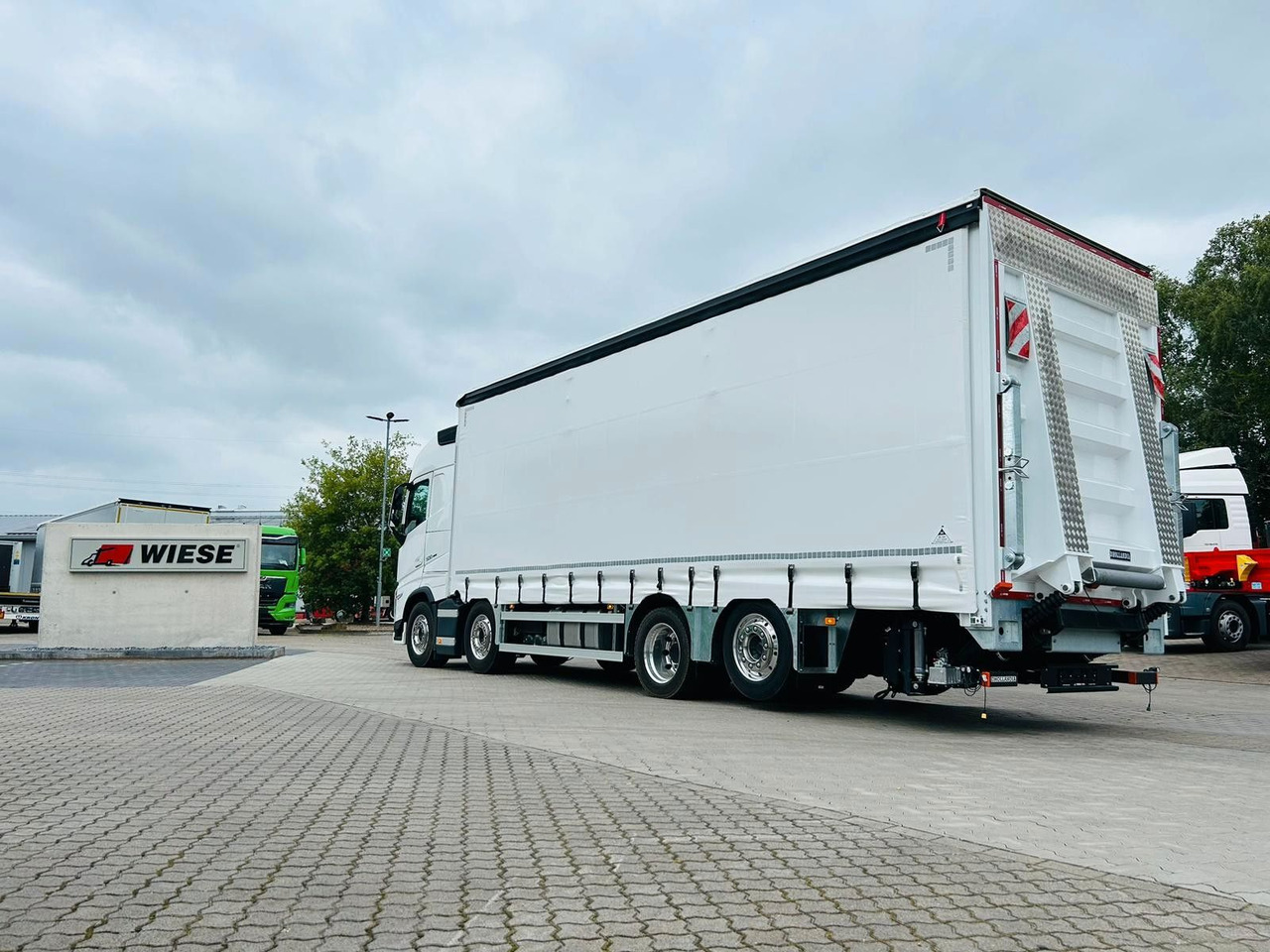 Volvo FH 500 Gabelstaplertransporter LBW Dhollandia 9t - Φορτηγό μουσαμάς: φωτογραφία 3 Volvo FH 500 Gabelstaplertransporter LBW Dhollandia 9t - Φορτηγό μουσαμάς: φωτογραφία 3