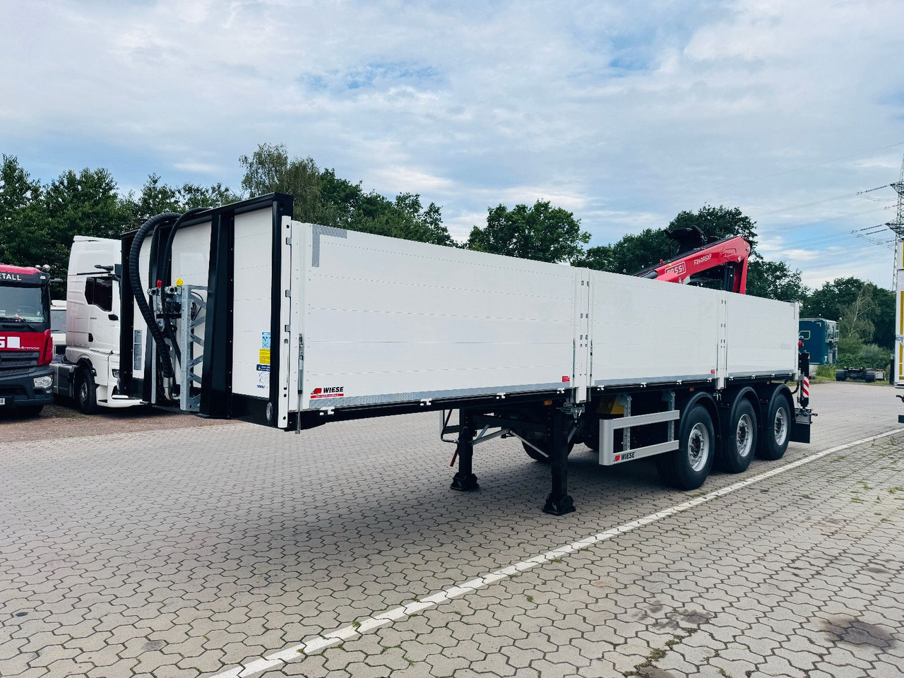 Wiese Baustoffauflieger - Heckkran Kran Fassi - Επικαθήμενο πλατφόρμα/ Καρότσα: φωτογραφία 2 Wiese Baustoffauflieger - Heckkran Kran Fassi - Επικαθήμενο πλατφόρμα/ Καρότσα: φωτογραφία 2