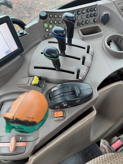 JOHN DEERE 6140R - Τρακτέρ: φωτογραφία 5 JOHN DEERE 6140R - Τρακτέρ: φωτογραφία 5