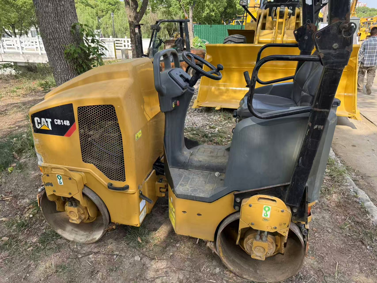 CATERPILLAR CB14B - Οδοστρωτήρας: φωτογραφία 4 CATERPILLAR CB14B - Οδοστρωτήρας: φωτογραφία 4