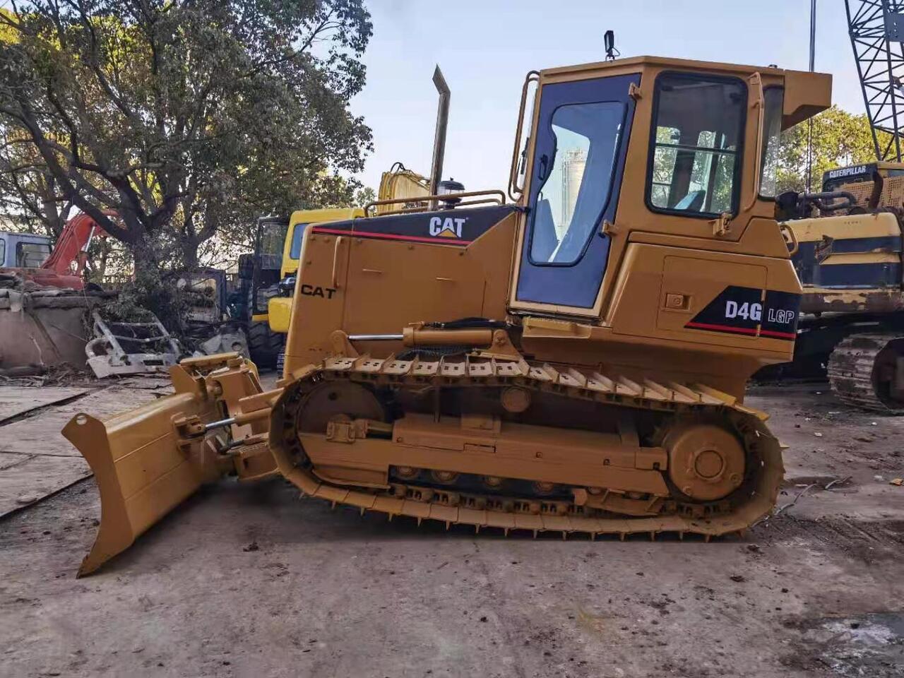 CATERPILLAR D4G - Μπουλντόζα: φωτογραφία 1 CATERPILLAR D4G - Μπουλντόζα: φωτογραφία 1