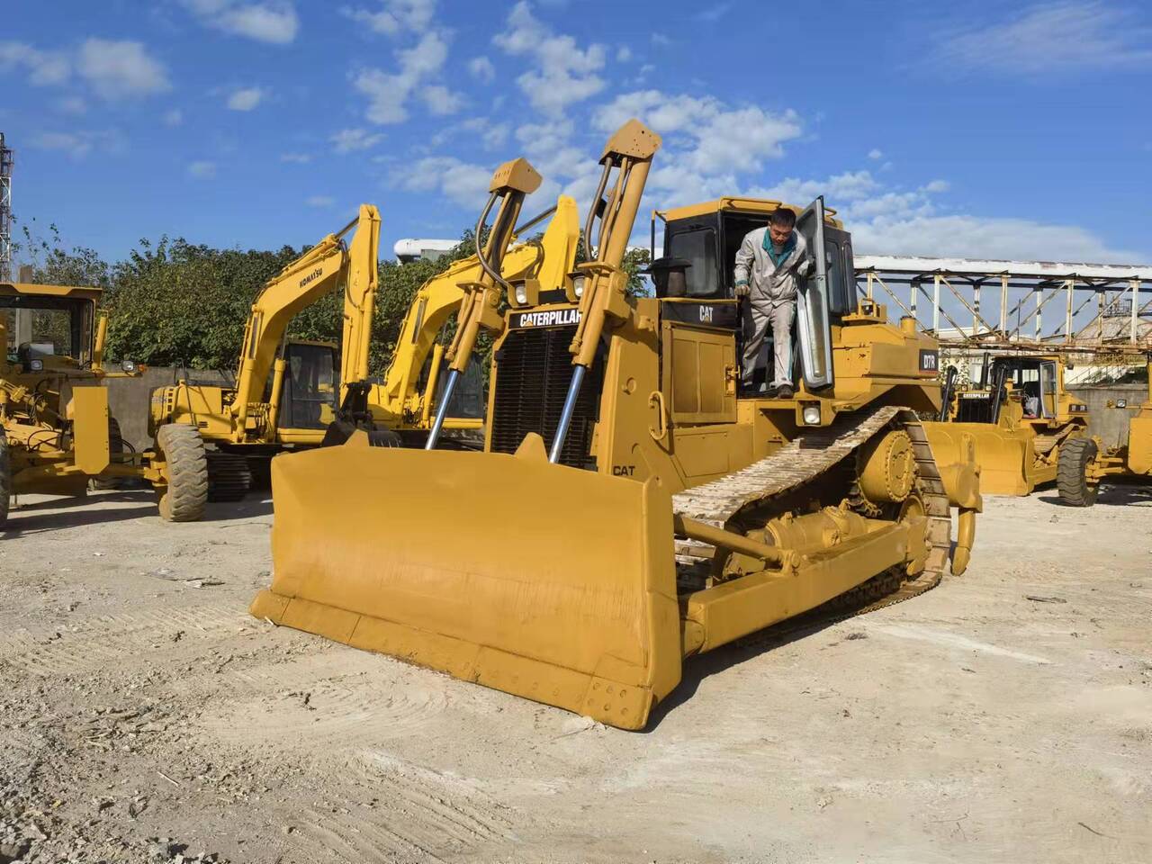 CATERPILLAR D7R - Μπουλντόζα: φωτογραφία 1 CATERPILLAR D7R - Μπουλντόζα: φωτογραφία 1