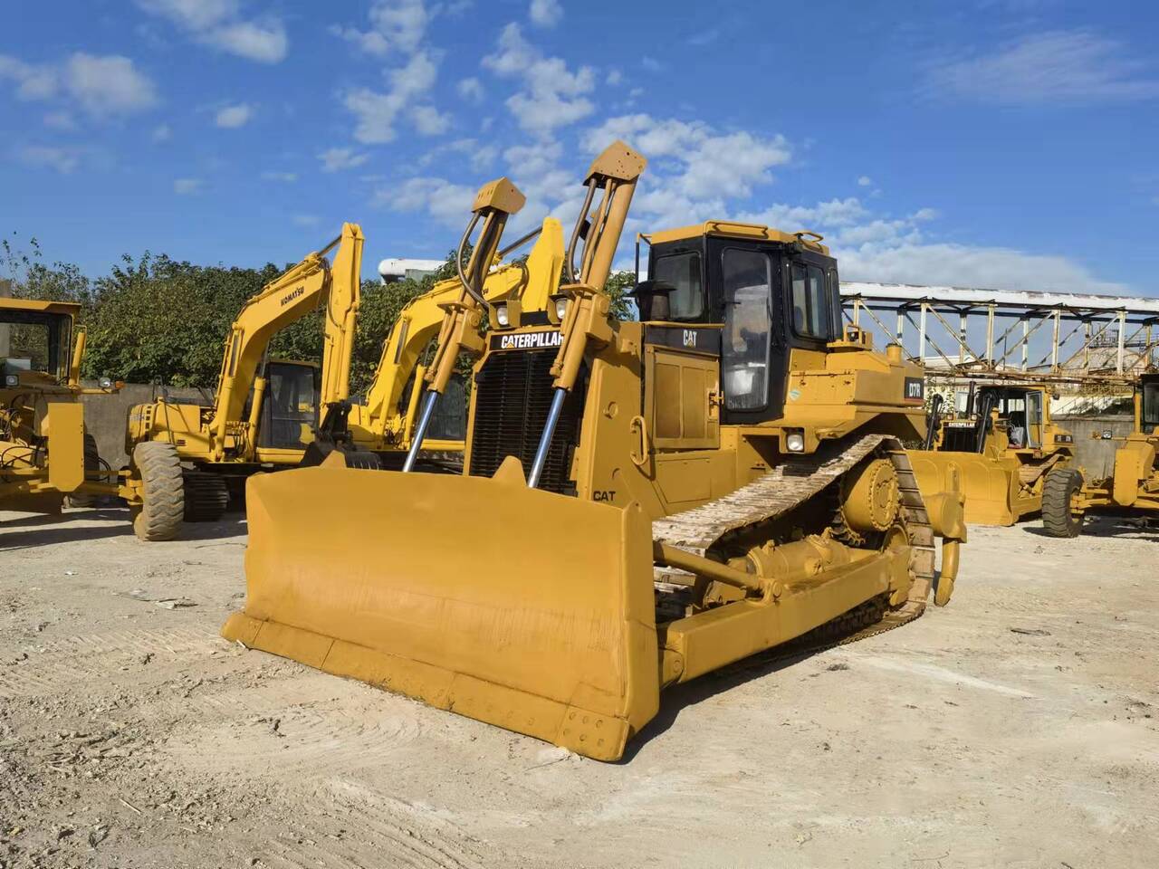 CATERPILLAR D7R - Μπουλντόζα: φωτογραφία 3 CATERPILLAR D7R - Μπουλντόζα: φωτογραφία 3