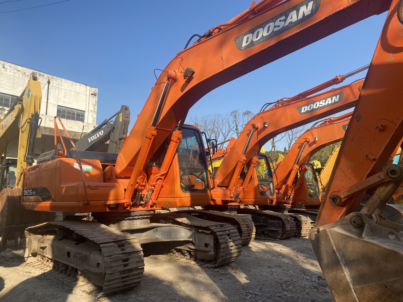 DOOSAN DH215-9E - Ερπυστριοφόρος εκσκαφέας: φωτογραφία 1 DOOSAN DH215-9E - Ερπυστριοφόρος εκσκαφέας: φωτογραφία 1