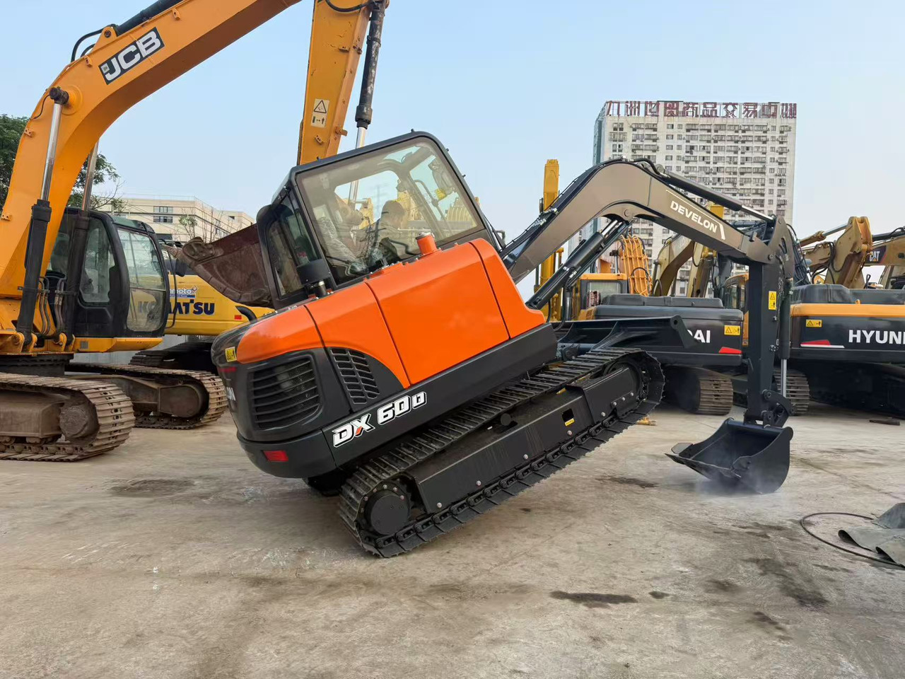 DOOSAN DX60D-10 - Ερπυστριοφόρος εκσκαφέας: φωτογραφία 1 DOOSAN DX60D-10 - Ερπυστριοφόρος εκσκαφέας: φωτογραφία 1